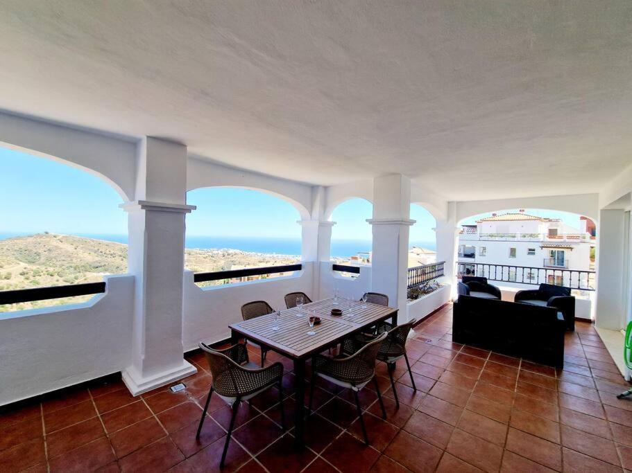 Las Palmeras Seaviews ミハス エクステリア 写真
